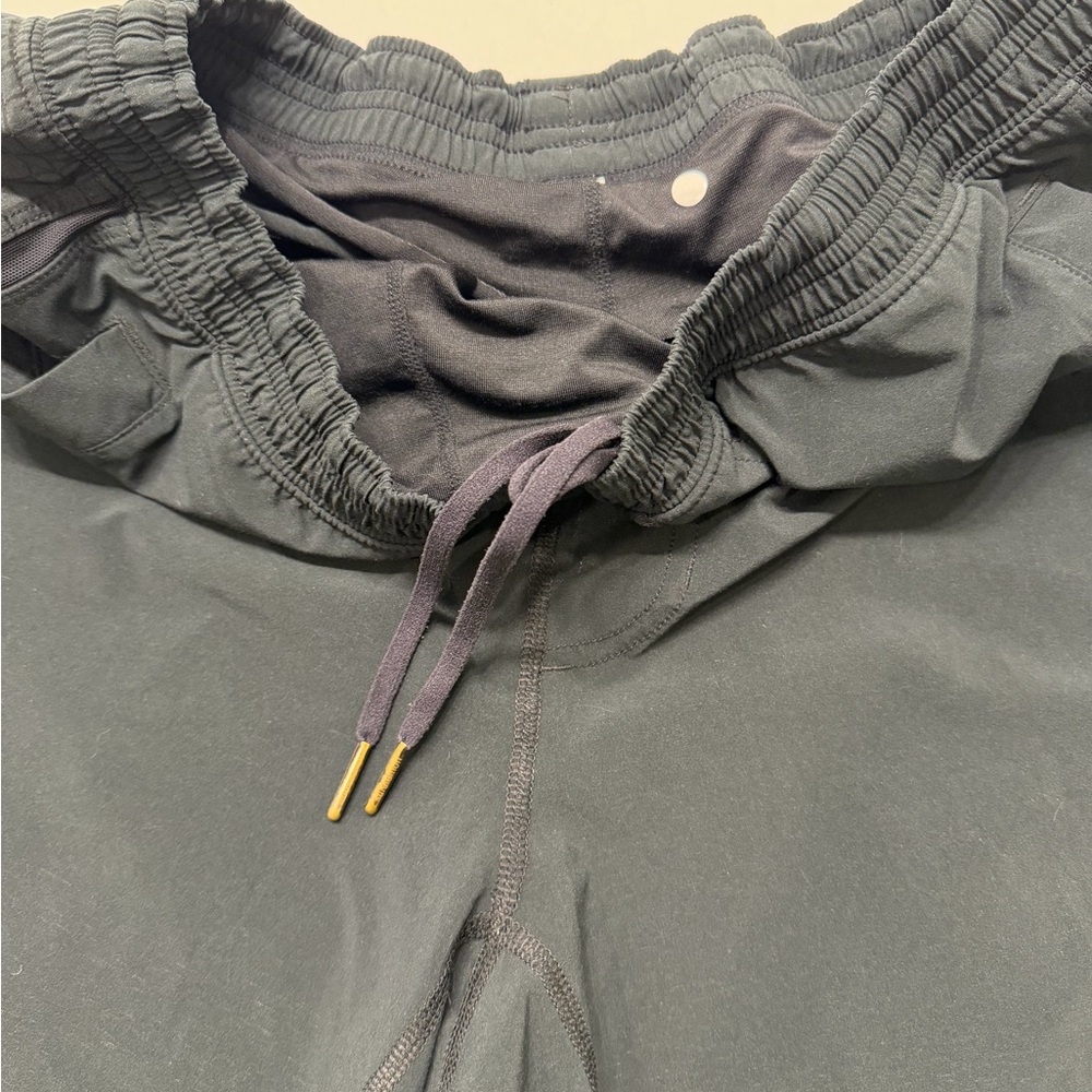 Lululemon Men’s Response Running Shorts Black - Picture 4 of 12